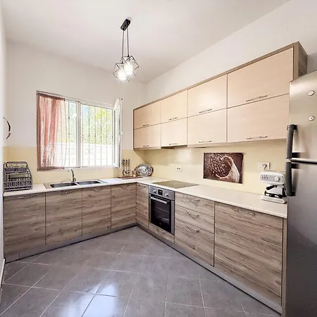 Contemporary Hidden Gem With Pool And Garden Villa Dıraç