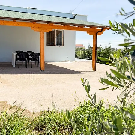 Villa Contemporary Hidden Gem With Pool And Garden