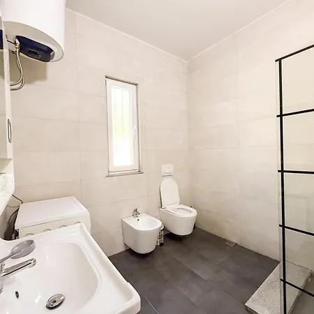 Вилла Contemporary Hidden Gem With Pool And Garden *
