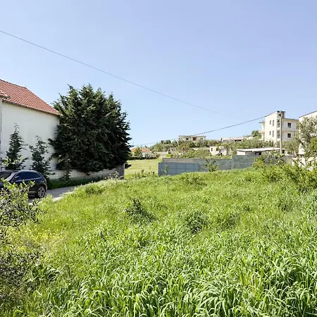 Contemporary Hidden Gem With Pool And Garden Дуррес