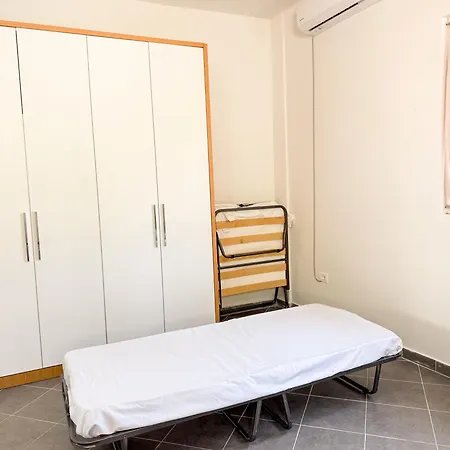 Contemporary Hidden Gem With Pool And Garden *