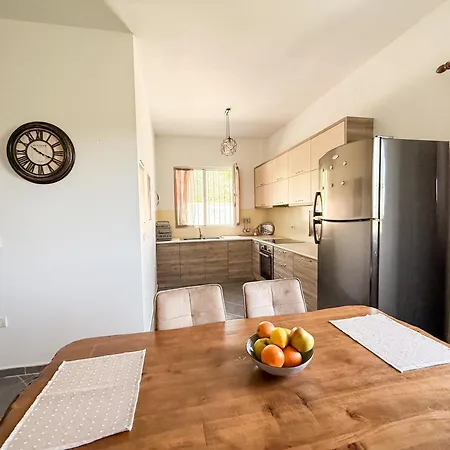 Contemporary Hidden Gem With Pool And Garden Вилла