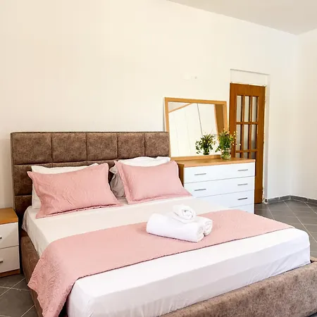 Βίλα Contemporary Hidden Gem With Pool And Garden