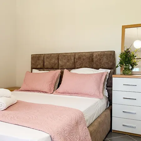 Contemporary Hidden Gem With Pool And Garden Βίλα *