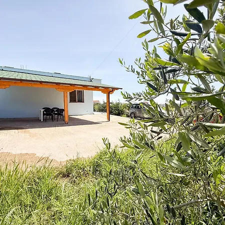 Contemporary Hidden Gem With Pool And Garden Δυρράχιο