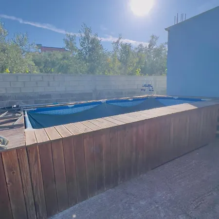 Contemporary Hidden Gem With Pool And Garden Дуррес