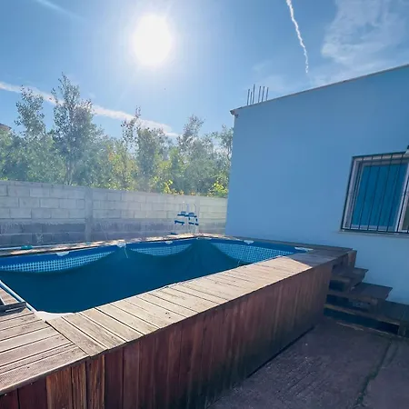 Contemporary Hidden Gem With Pool And Garden Вилла *