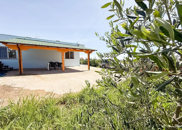 Contemporary Hidden Gem With Pool And Garden Durres