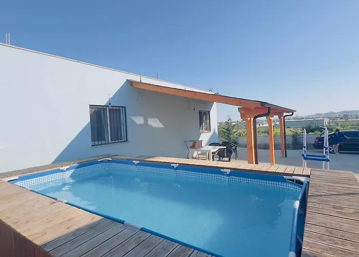 Contemporary Hidden Gem With Pool And Garden Villa